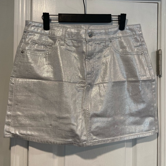 NWT Old Navy Size 8 Silver Shine Metallic Zip Stretch Denim A Line Mini Skirt - Picture 1 of 12
